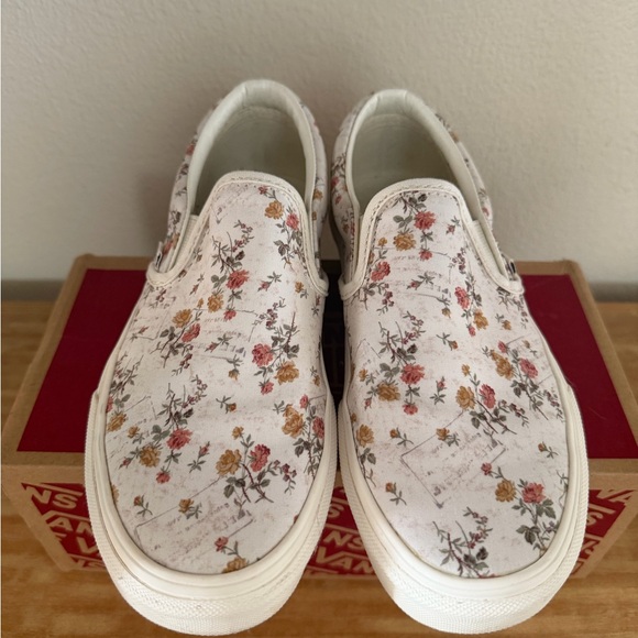 VANS Women’s 6.5 Vintage Floral Marshmallow Classic Slip On Sneakers CLEAN - Picture 3 of 9